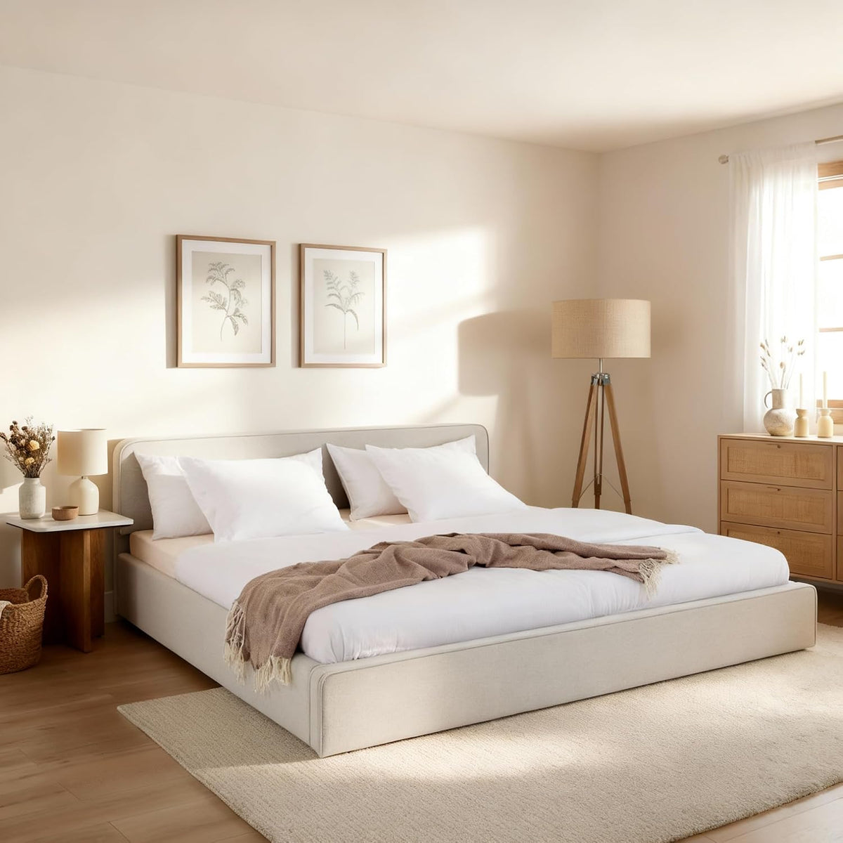 Bett LATINI Polster, mit höhenverstellbarem Kopfteil, 180 × 200 cm, Hellgrau - Doppelbett inklusive Lattenrost, ideal für zwei Personen